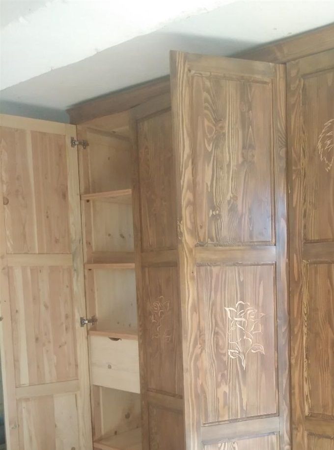 mobila valcea Dulap din lemn masiv finisaj nuc 2000x630x2470