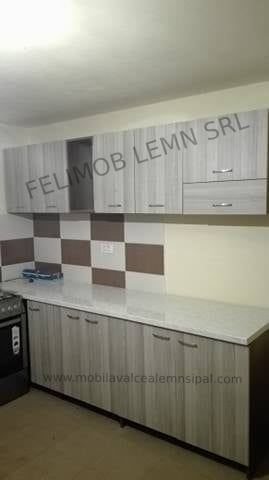 mobila valcea Bucatarie la comandă Valcea - Pal melaminat - Blat rezistent la apa - feronerie calitativă