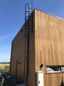 Modum_utrymningsstege_med_skyddsbåge_1