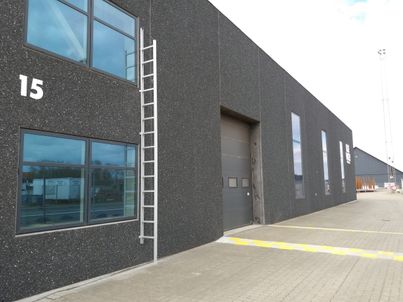 Modum_utrymningsstege_industrifasad_utfalld