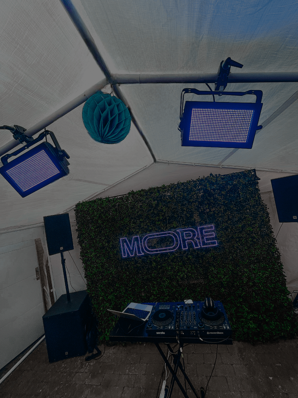 dj-setup-lej-en-dj-til-udendørsfest.jpg