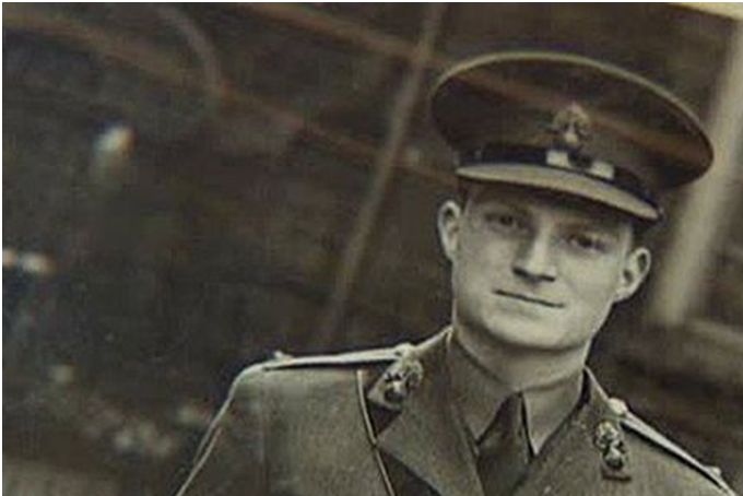 Charles Hargrove, vétéran de la seconde guerre mondiale, souhaite être inhumé à Asnelles (Calvados)  Il fut journaliste au Times, écrivain et citoyen d'honneur de la commune d'Asnelles dans le Calvados.