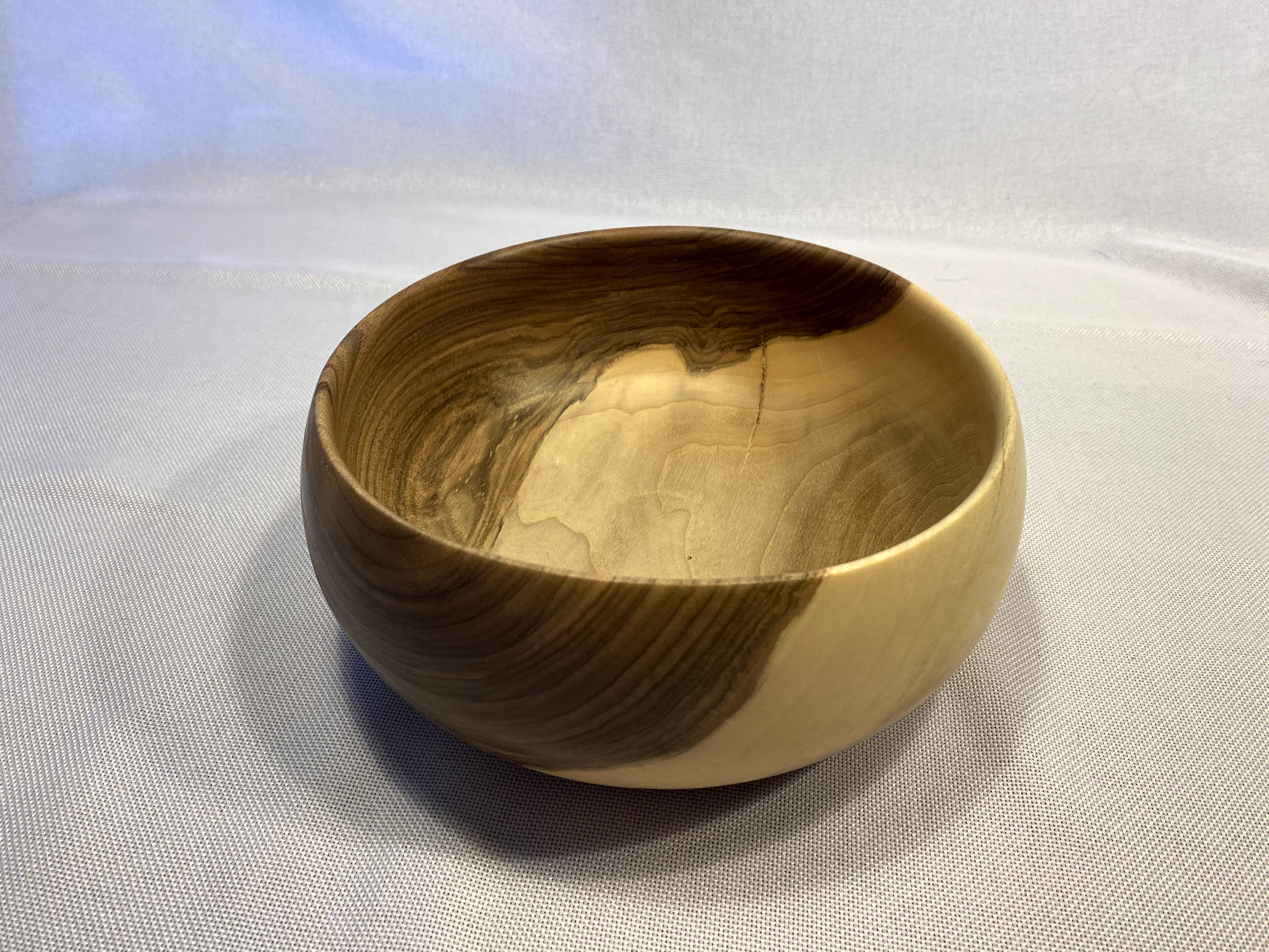 Schale aus Walnuss / 23cm