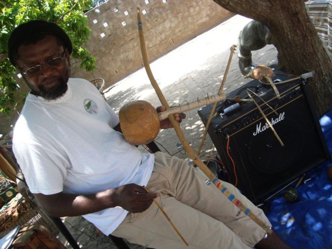Luka Mukhavele's 10 tone xitende -5 strings divided in half =10 strings