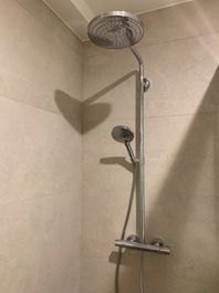 Regendouche met handdouche