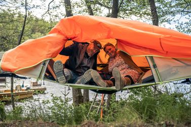 tittut från trädtält