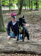 Referenzen. Nicole Minke: Rüde »Jesse« posiert gemeinsam mit seinem Frauchen Annika bei der Krimiwanderung! Referenzen. Nicole Minke: Rüde »Jesse« posiert gemeinsam mit seinem Frauchen Annika bei der Krimiwanderung!