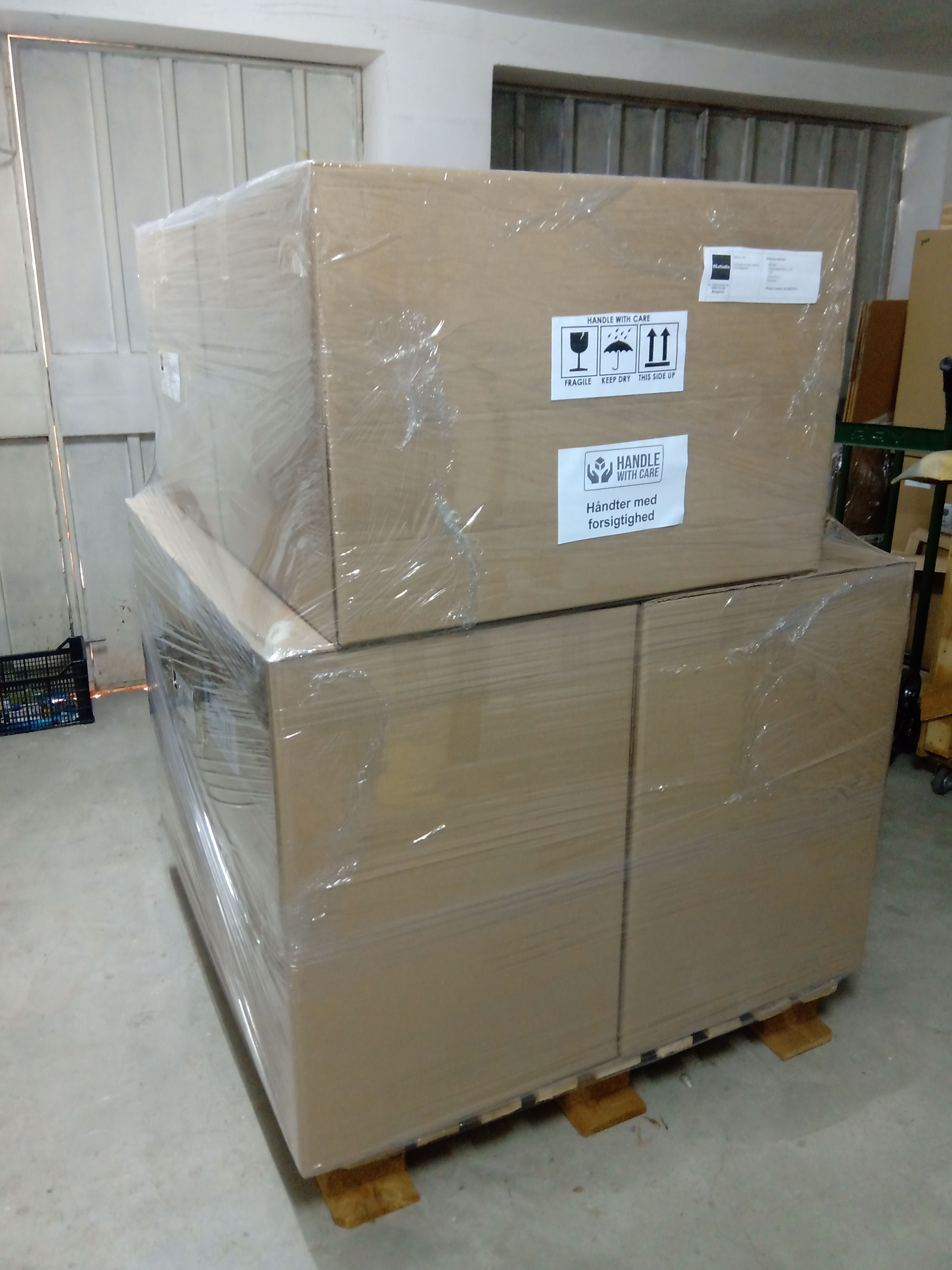 NLStudio Shipping: Europe (EU and non EU countries) and North America.