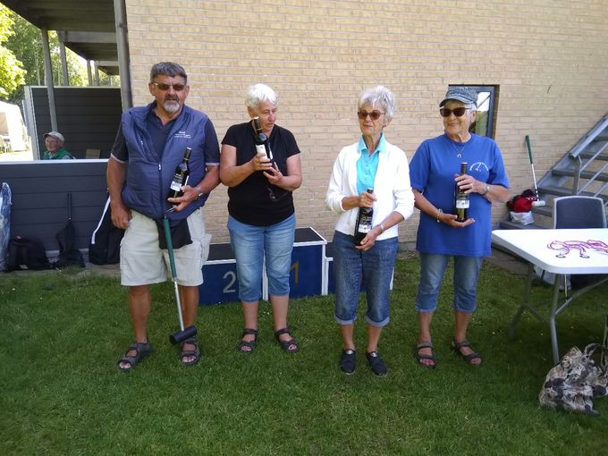 Vinder af hole in one på vin huller.