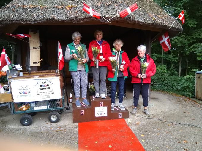 Vinderne i damerækken.