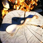 Holzlöffel fuer sallat in einzigartiger nordic form