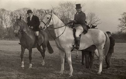 M100 Meet of the Barlow Hunt at The Oakes.  Two mounted men. Photograp