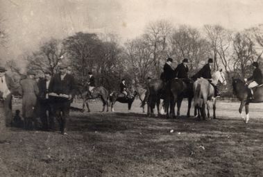M101 Meet of the Barlow Hunt at The Oakes.  Several mounted male rider