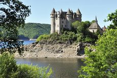 15 - CHÂTEAU DE VAL