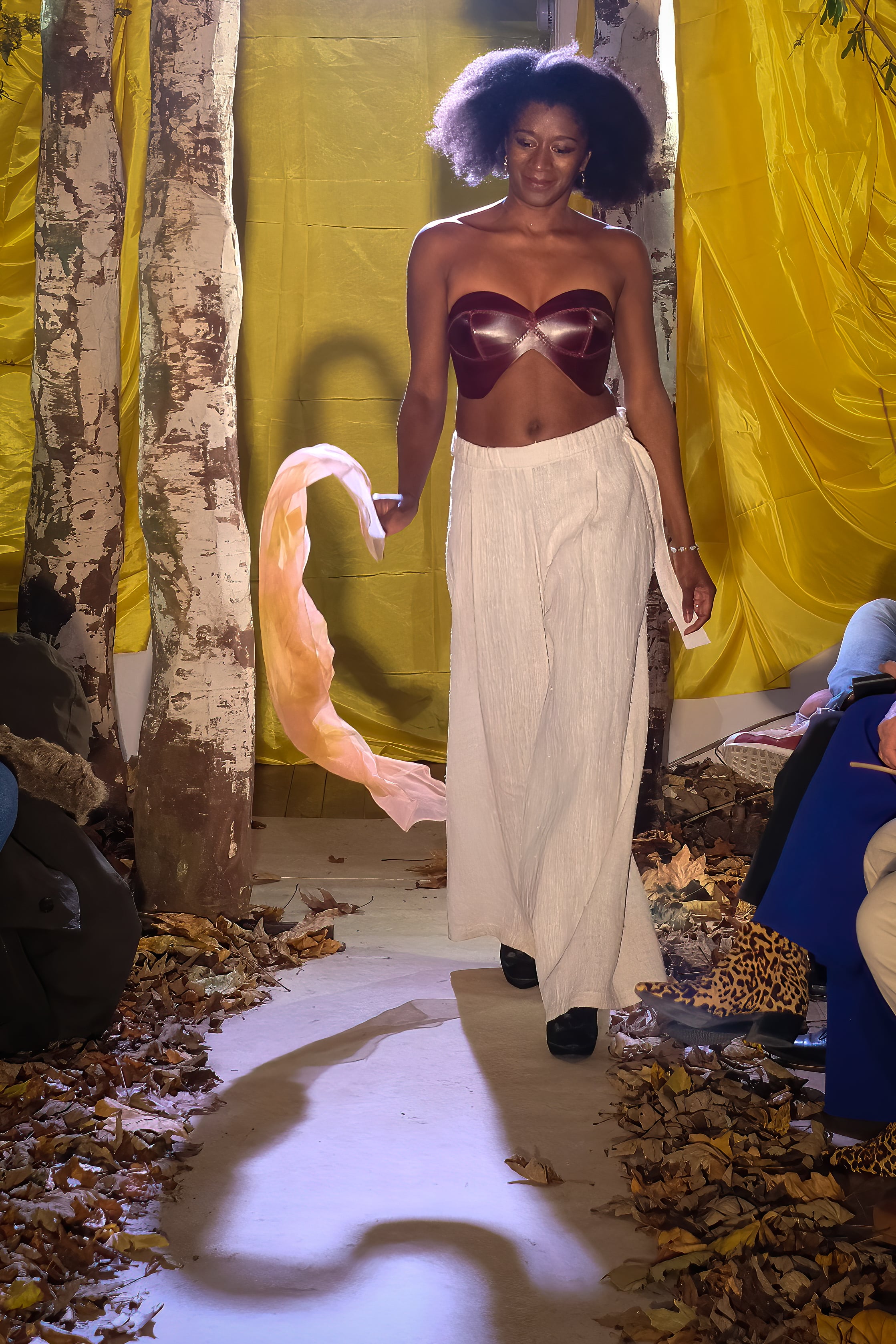 16 Soutien LSC bordeaux & pantalon HO blanc & foulard CAY LA-min