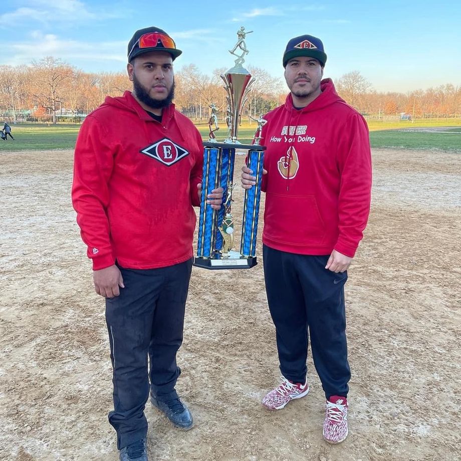 CONGRATULATIONS 
2020 NYC EMS SOFTBALL SUNDAY
FALL COED LEAGUE CHAMPIONS
“ E S C O G I D O S “ 2020  