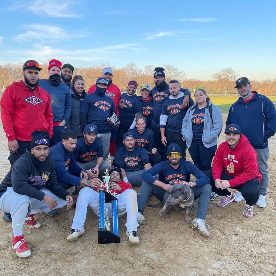 CONGRATULATIONS 
2020 NYC EMS SOFTBALL SUNDAY
FALL COED LEAGUE CHAMPIONS
“ E S C O G I D O S “