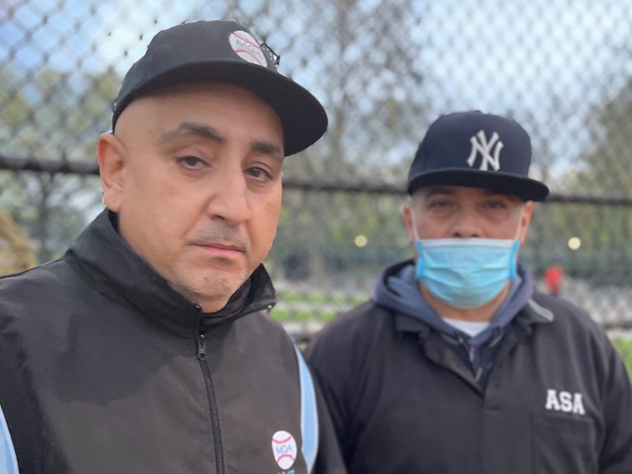 2021 SUNDAY SPRING LEAGUE UMPIRE PHOTOS
UMPIRE GUELO & GEO