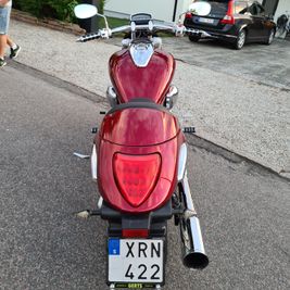 Suzuki Intruder m1800r red candy ghost classic flames 21