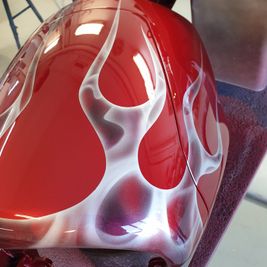 Suzuki Intruder m1800r red candy ghost classic flames 45