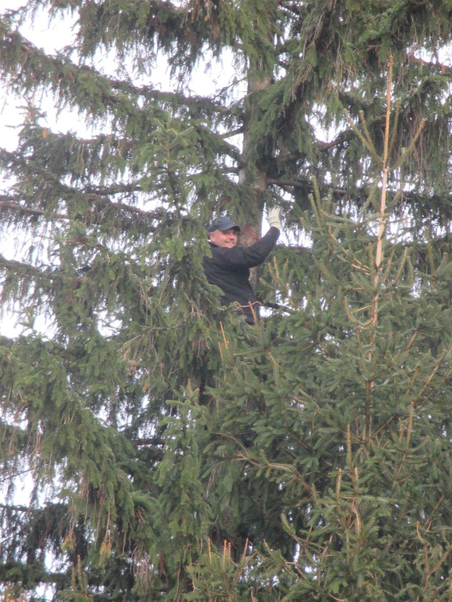 Fritz, OE5MML, beim Antennenbau in Lacken