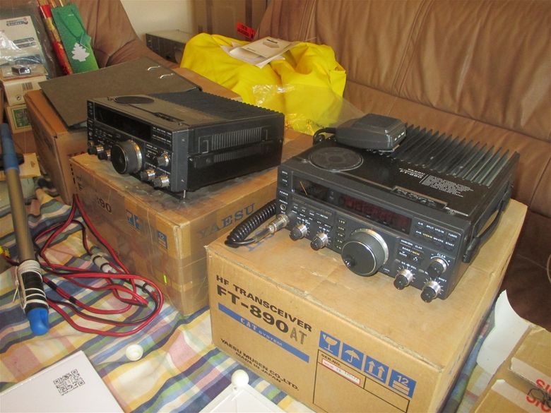 2 x FT-890 AT