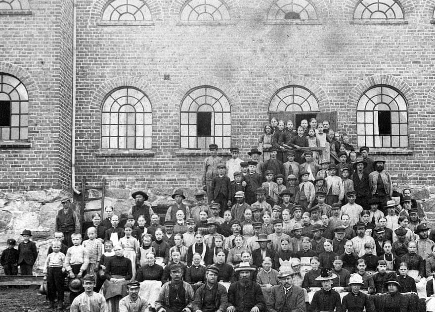 Arbeidere ved Nitedal Tændstiksfabrik (1890-1900), Fyrstikkalleen 13 på Helsfyr. Foto: Olaf P. M. Væring/Oslo Museum
