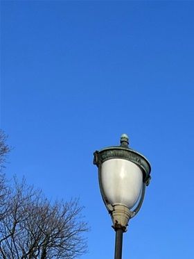 Vålerengaparken med Vålerenga kirke, prestegården til venstre bak