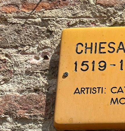 Den hellige ånds kirke i Ferrara (den som er på bildet til venstre)