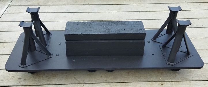 Banc nu peint et verni
