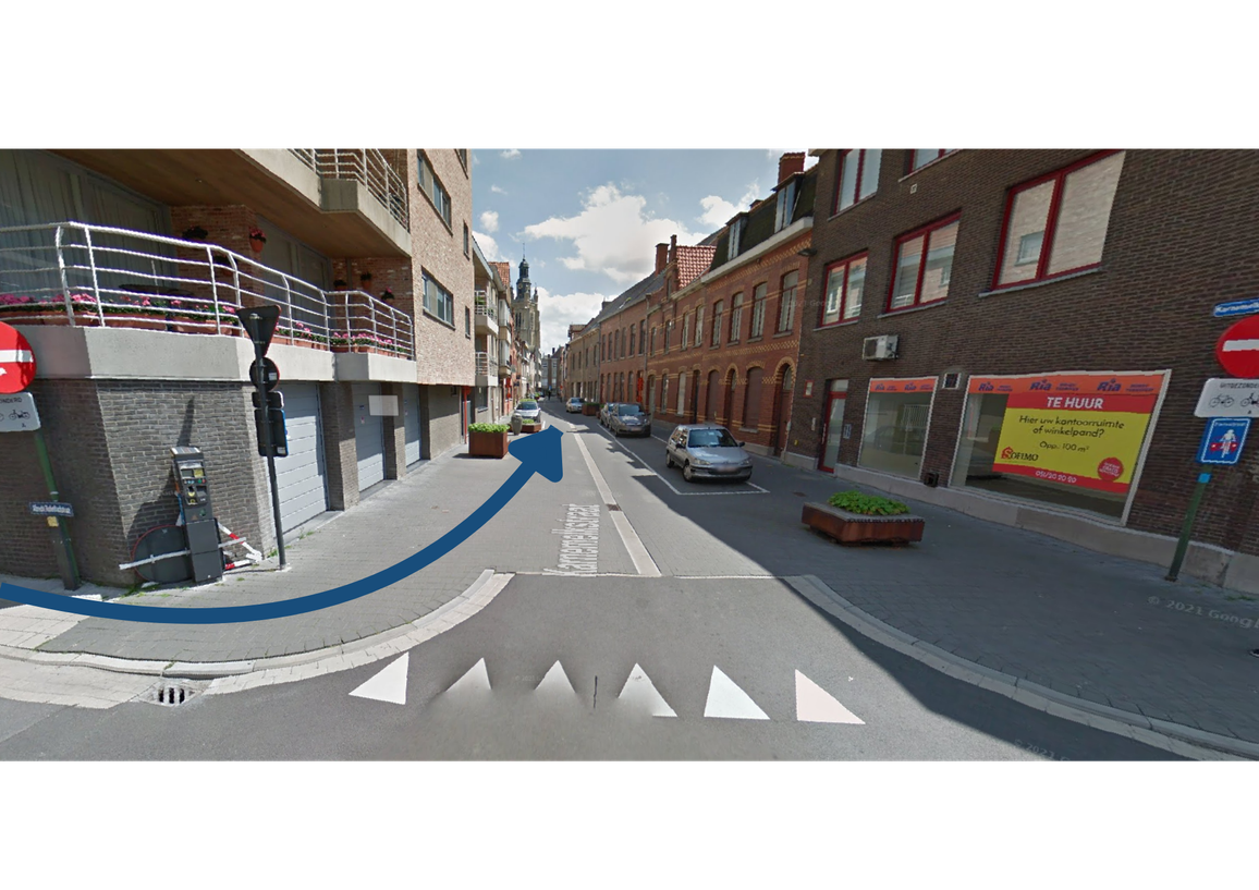 Sla links de Karnemelkstraat in