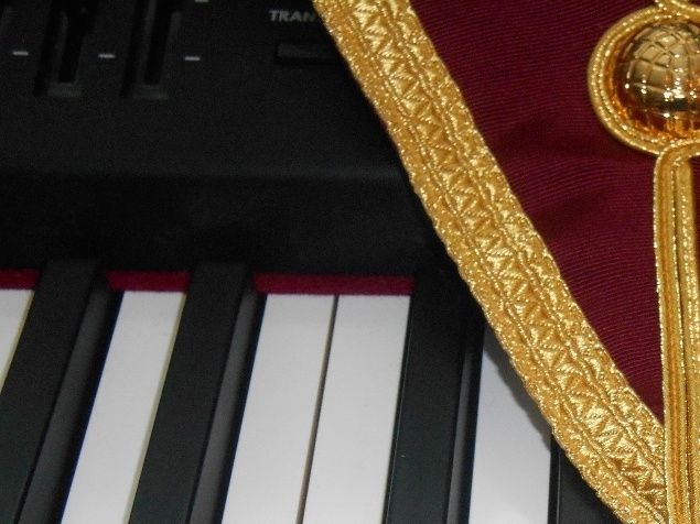 (con't from Part III)
To the pianist, the flight deck of a large pipe organ looks worrying, to say the least.
Here are a few tips for the newcomer, to get the most out of the instrument at hand:
Firstly, you're not using this moment to begin your study of the organ, therefore you don't need to worry about all the pedals, for now, save for one.
The one that matters is the swell shoe; this is situated near the right foot, it's full foot size, rocks gently back and forth like a treadle, and is useful for getting louder and softer.
It doesn't matter how hard you hit the keyboard; the organ volume stays the same; impact does not change the volume, but this big shoe does the trick.
All the stops with an 