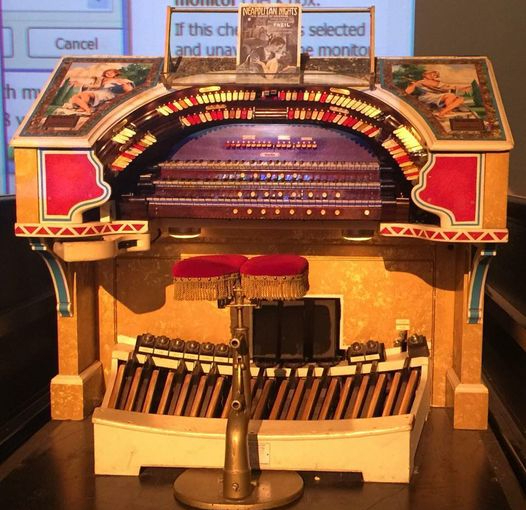 Billed as the ideal bench for a theatre organist, the so-called Howard 