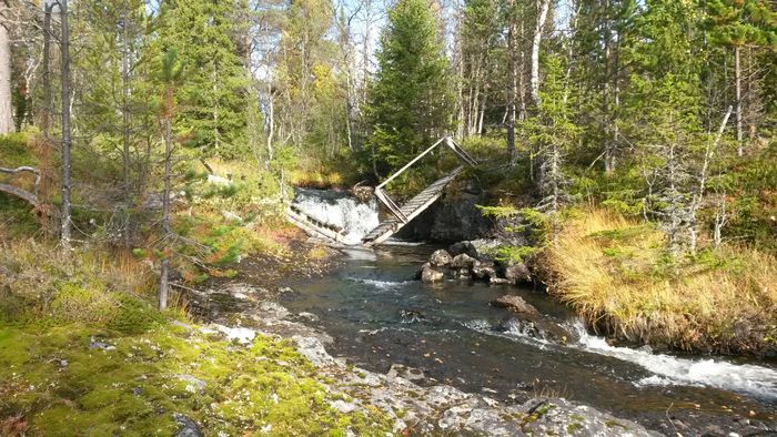 Så tung at brua knakk