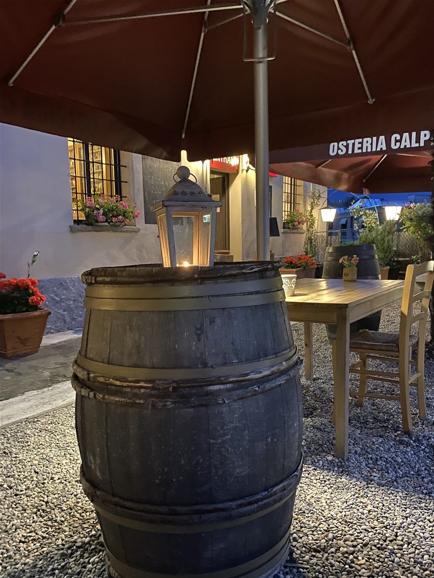 Giardino di sera All`Osteria Calprino