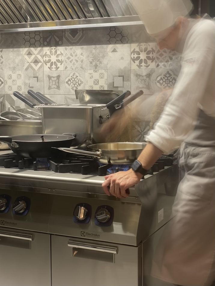 mirco in cucina