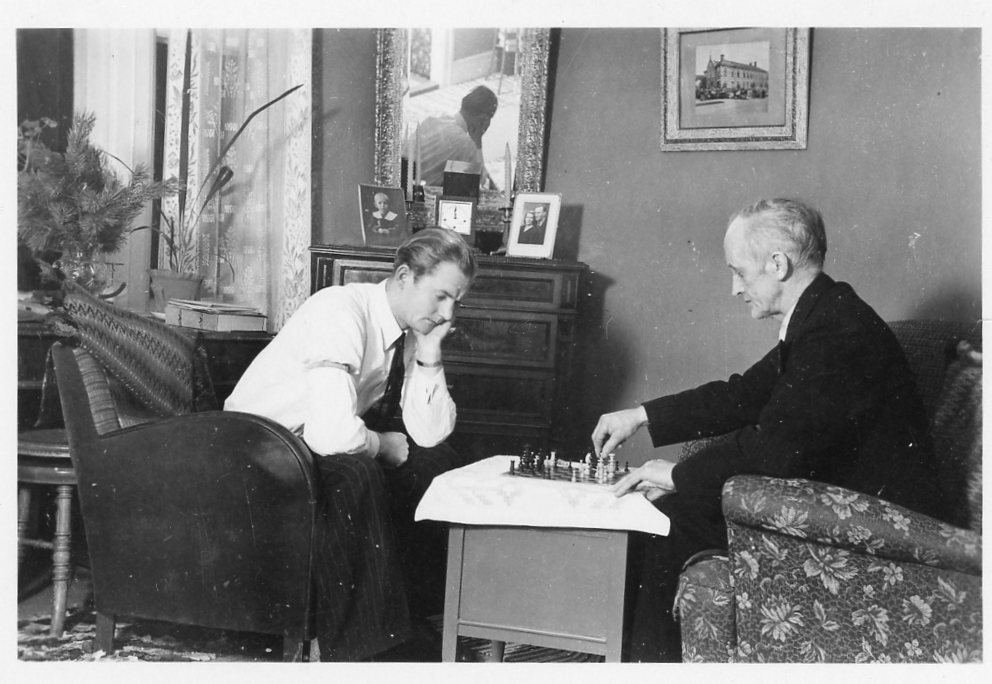 Anders Eriksson 1888 med sonen Billy 1923.