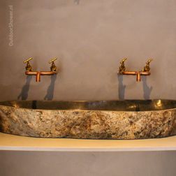 Wastafel met dubbele wastafelkraan