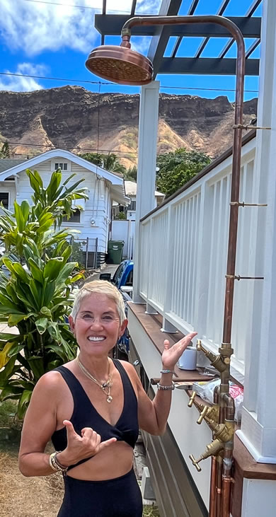SOFIE - Copper outdoor shower in Hawaï