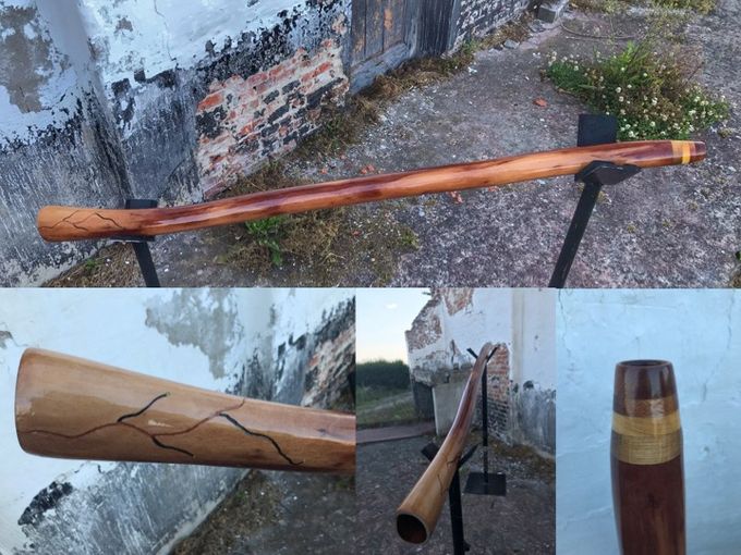 Performance didgeridoo eucalyptus
toon C/F# - 1,50 m. - 4 ringen mondstuk eik-esdoorn-merbau-eucalyptus
verkocht