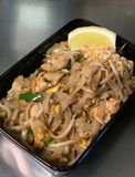nr.14 (Pad Thai) stegte nudler med æg og jornødder.
