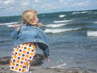 Barnbarn vid stranden