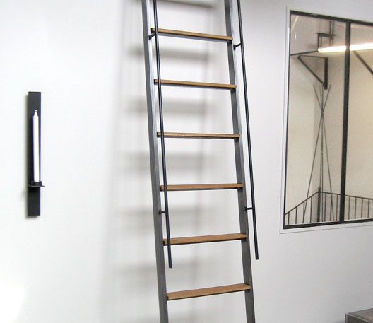en_extra_lang_och_brant_lofttrappa_stege-1