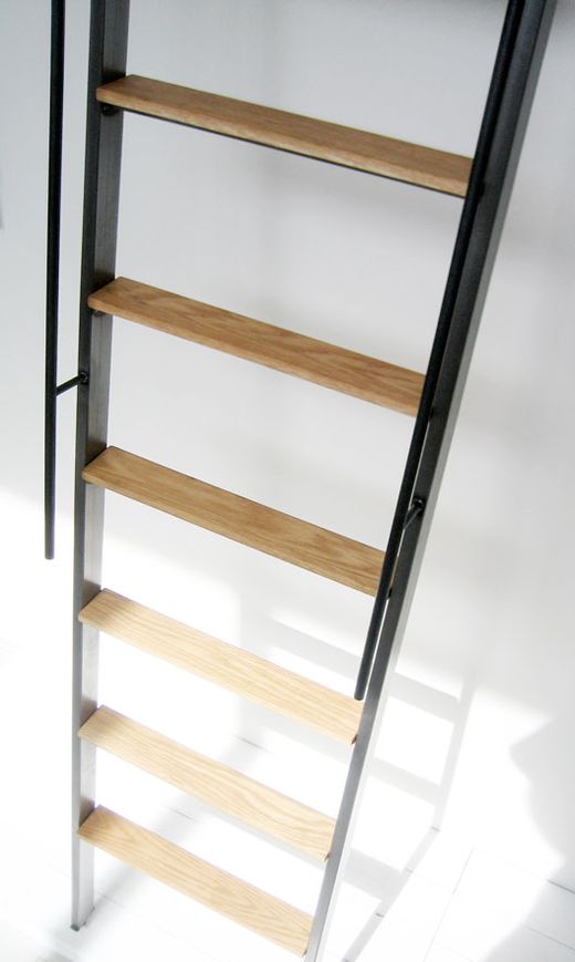 en_extra_lang_och_brant_lofttrappa_stege-4