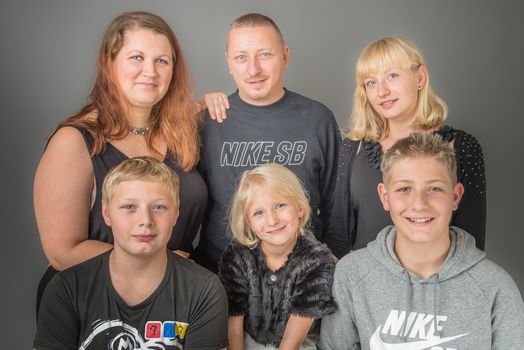 Lars, Louise, Gabriella, Mathias, Phillip og Celina Hvestendahl