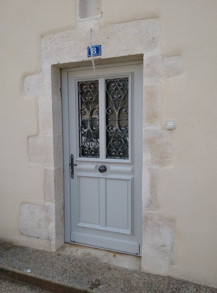 Porte d'entrée @belm.porte.entree. Modèle Comores bois teinté 7035