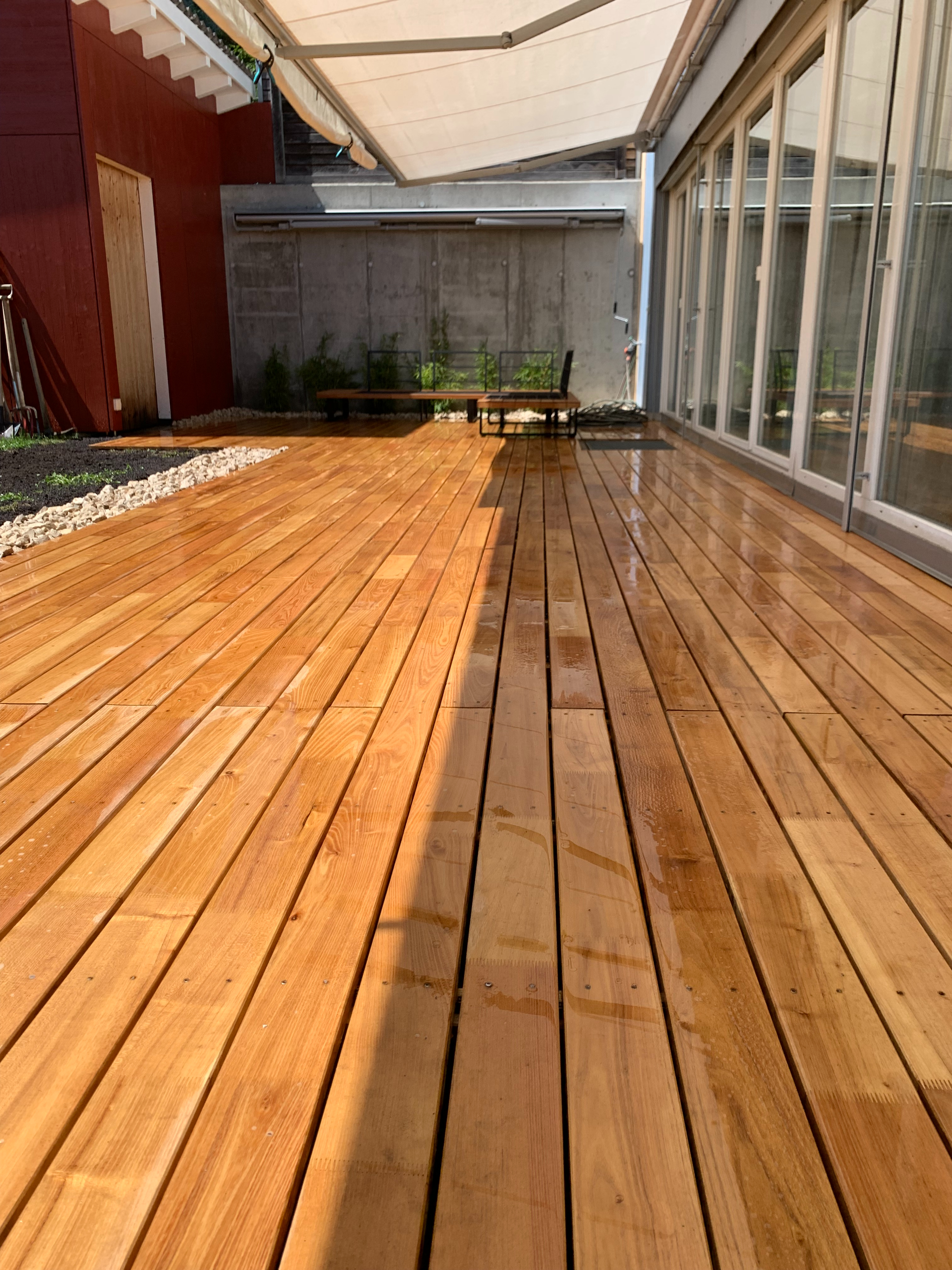 Holzterrasse aus schweizer Robinie