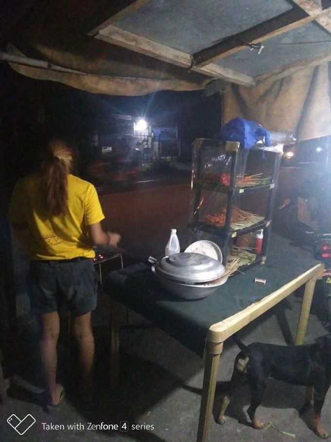 Jane helps Mama Luz prepare food to be sold in the evening outside the duplex: mostly weiners and chicken peds on a stick, Filipino comfort foods.