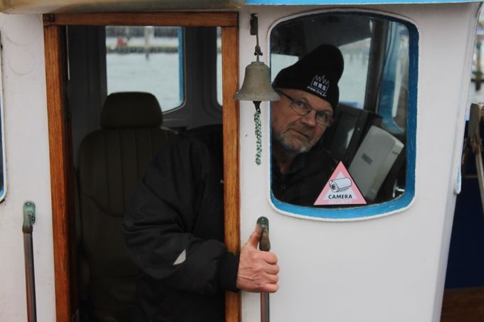 18. januar 2017. Der holdes øje med, om der bliver arbejdet på skibet.