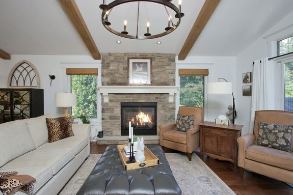 126 Devon St Stratford ON N5A-print-025-026-Family Room-4200x2800-300d